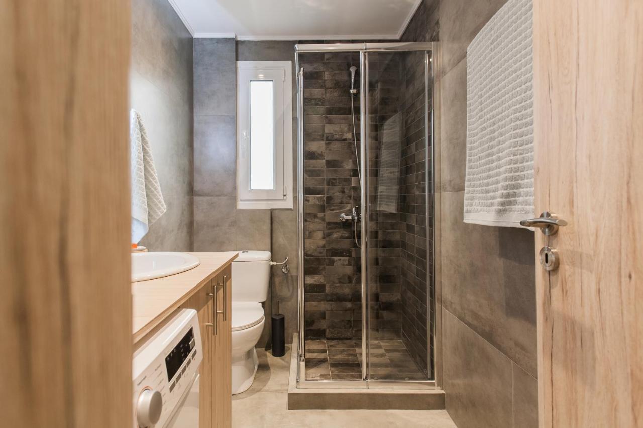 Luxury Seaside Apartment Next To Starbucks Opossite The Beach Park Of Flisvos Atene Esterno foto