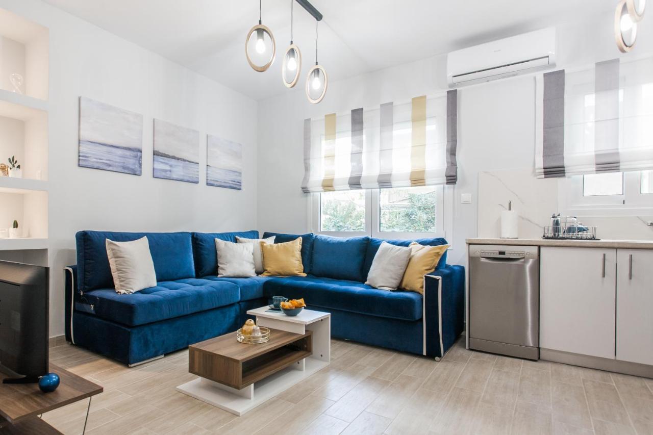 Luxury Seaside Apartment Next To Starbucks Opossite The Beach Park Of Flisvos Atene Esterno foto